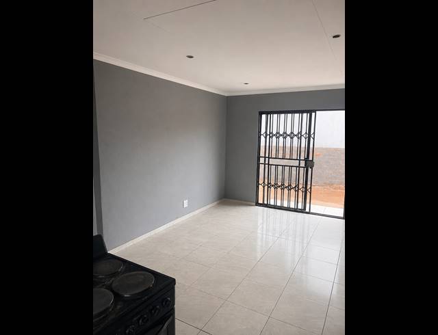 2 BEDROOM FREEHOLD FOR SALE IN VANDERBIJLPARK CE 4